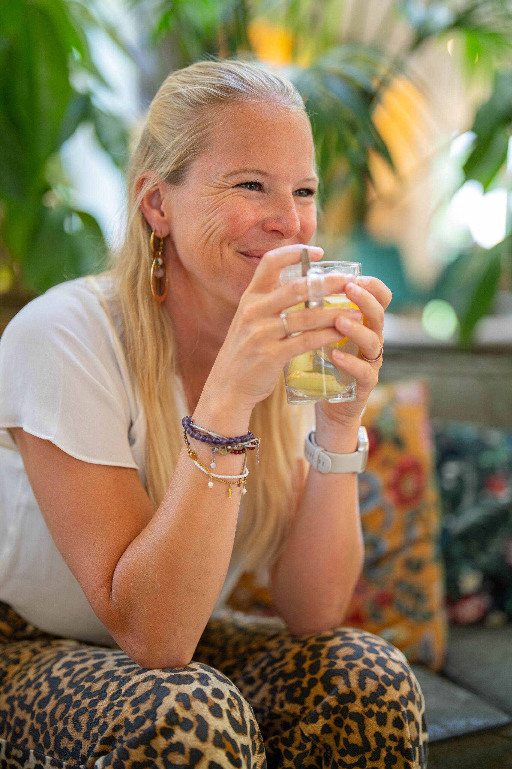 Technisch Virtual Assistant Michelle Vercoulen in een podcast. Beschikbaar als technisch business partner, virtueel assistent, freelance officemanager, sprankelend webdesign en een soepele klantreis Venlo, Limburg, Nederland